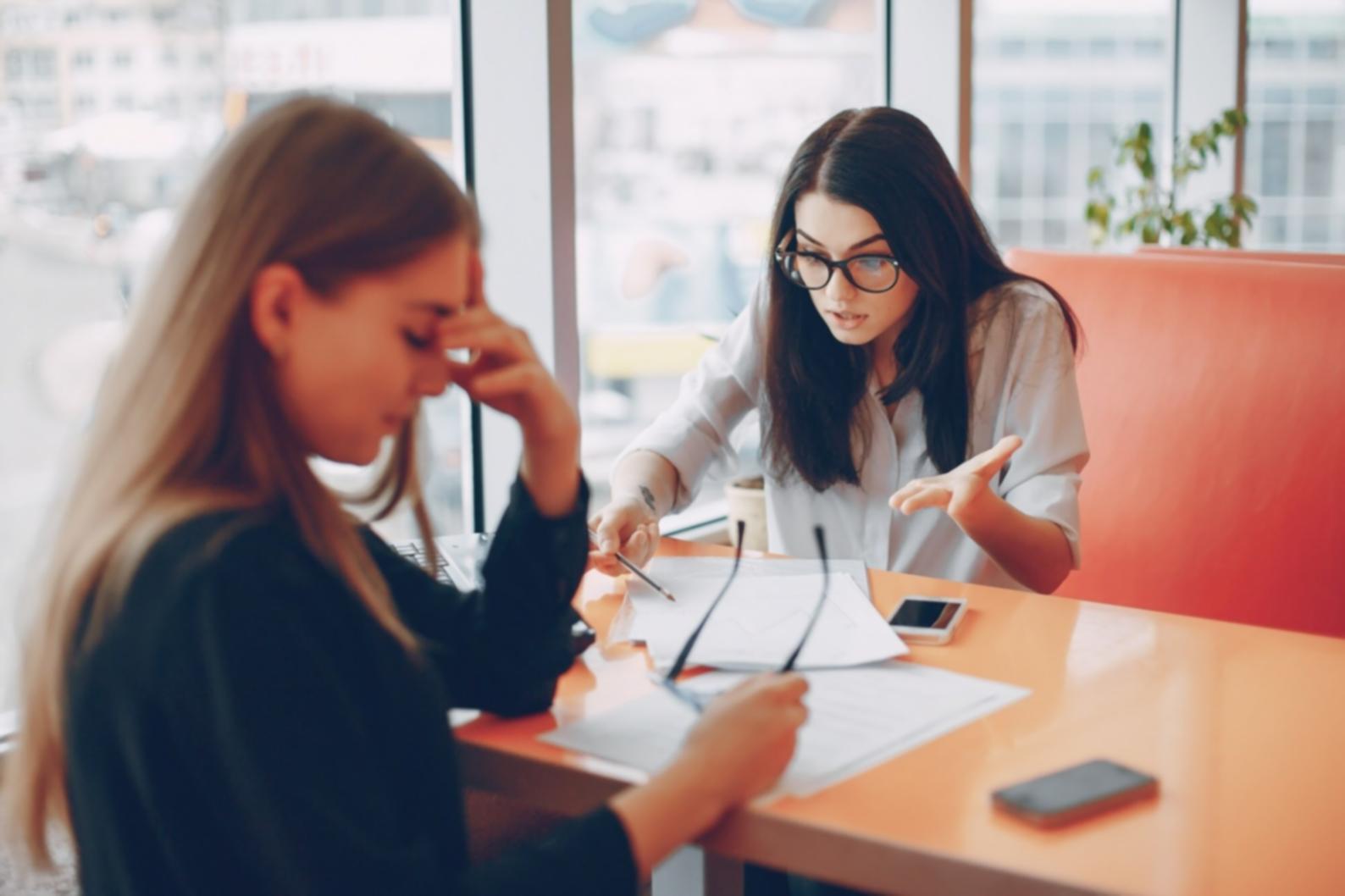 Analyse collaborative de tableaux financiers par l'équipe solviarpex